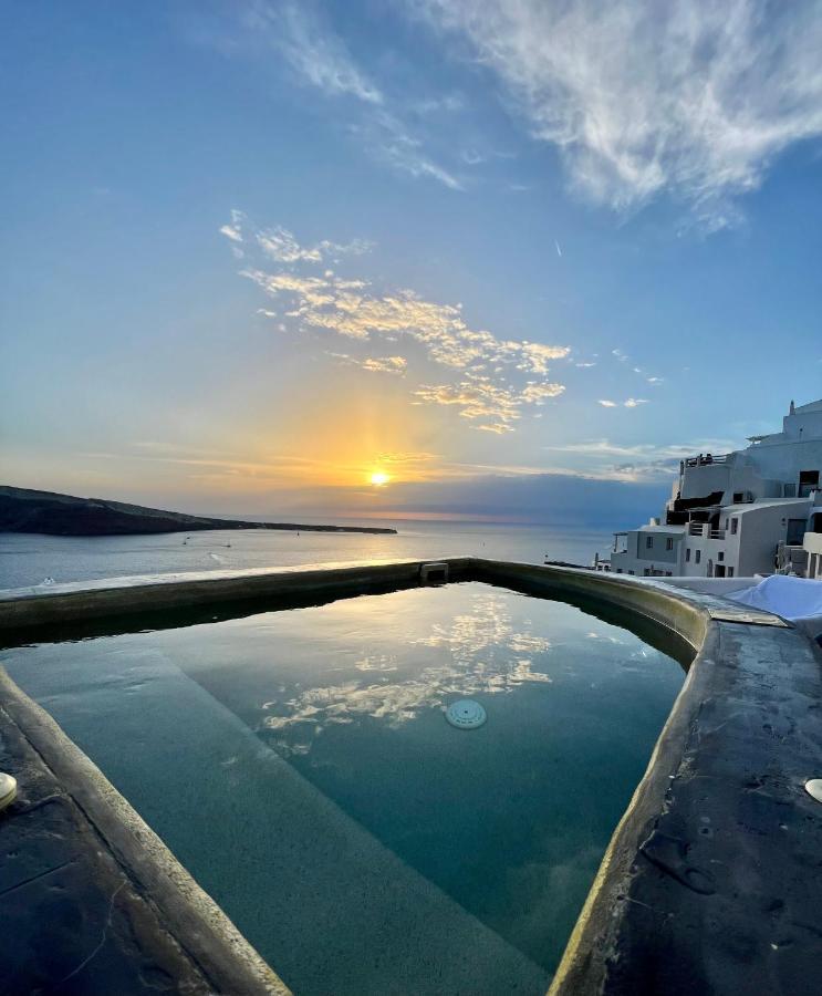 Oia Angle Cavehouse Villa Exterior photo