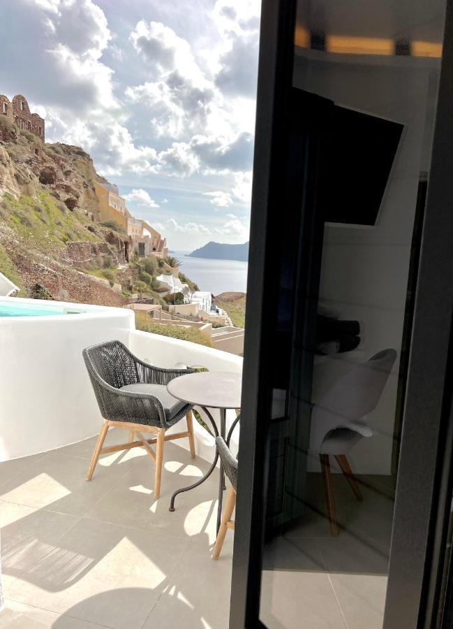 Oia Angle Cavehouse Villa Exterior photo