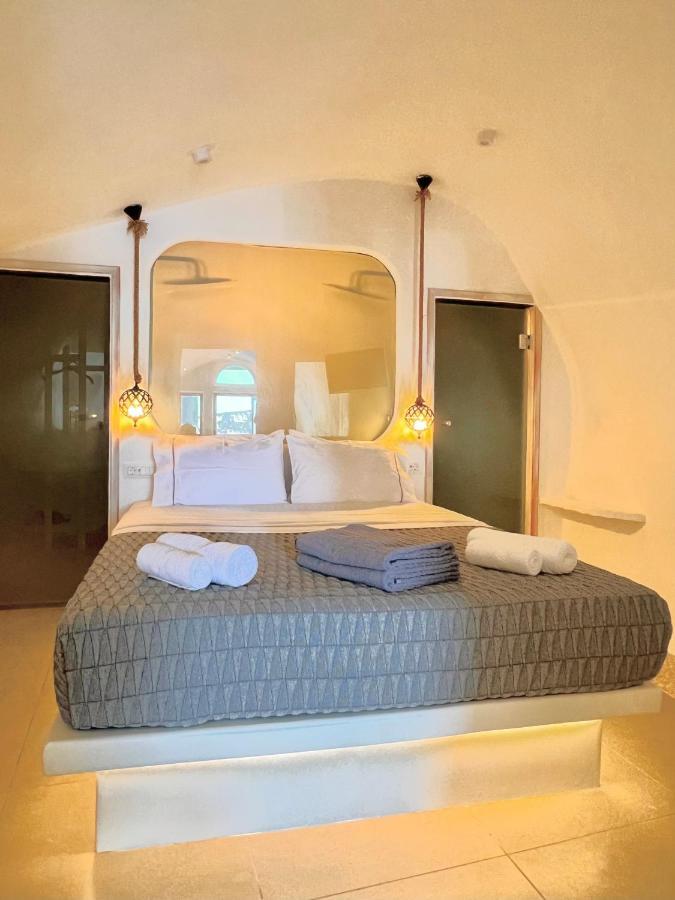 Oia Angle Cavehouse Villa Exterior photo