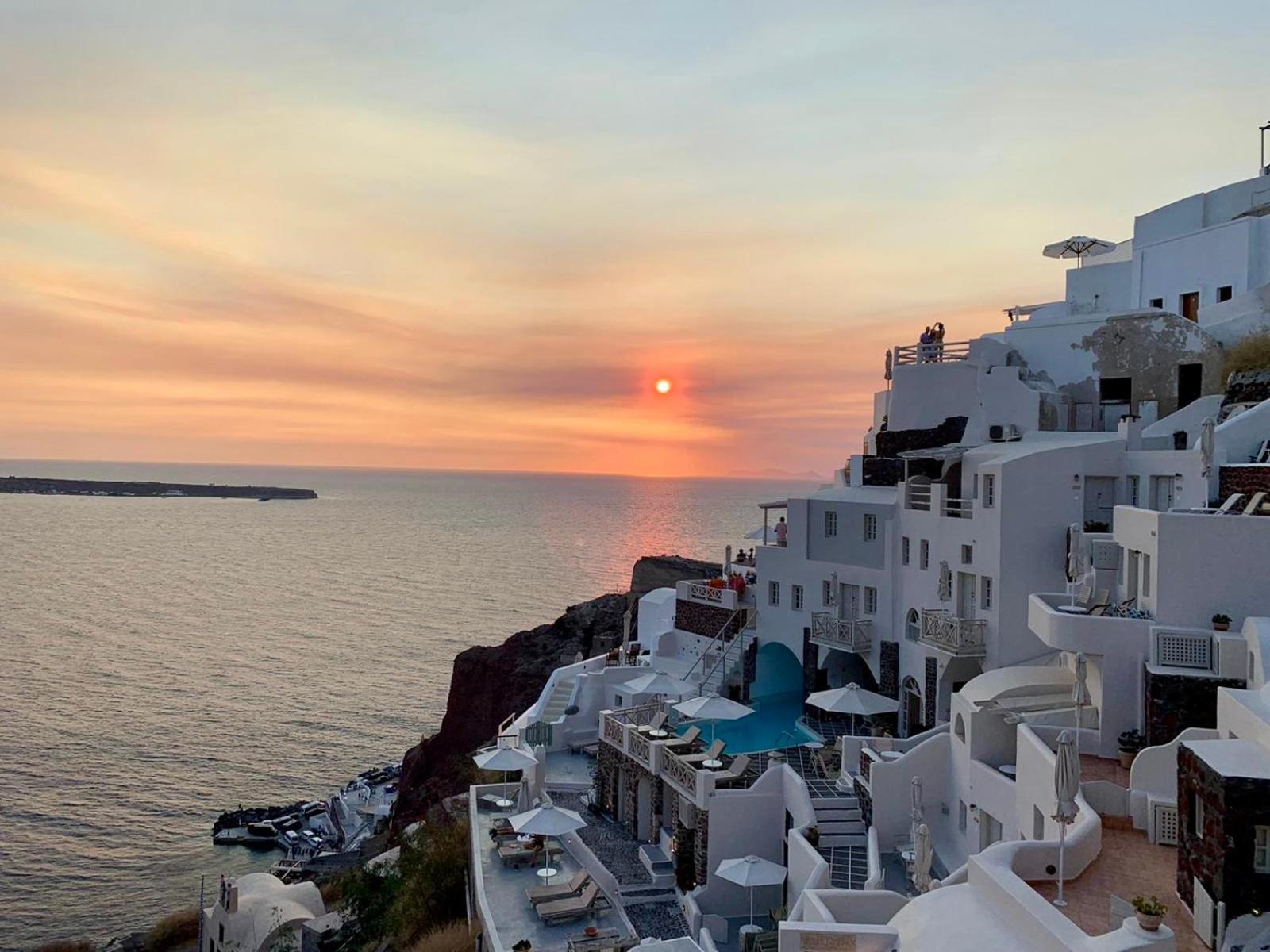 Oia Angle Cavehouse Villa Exterior photo
