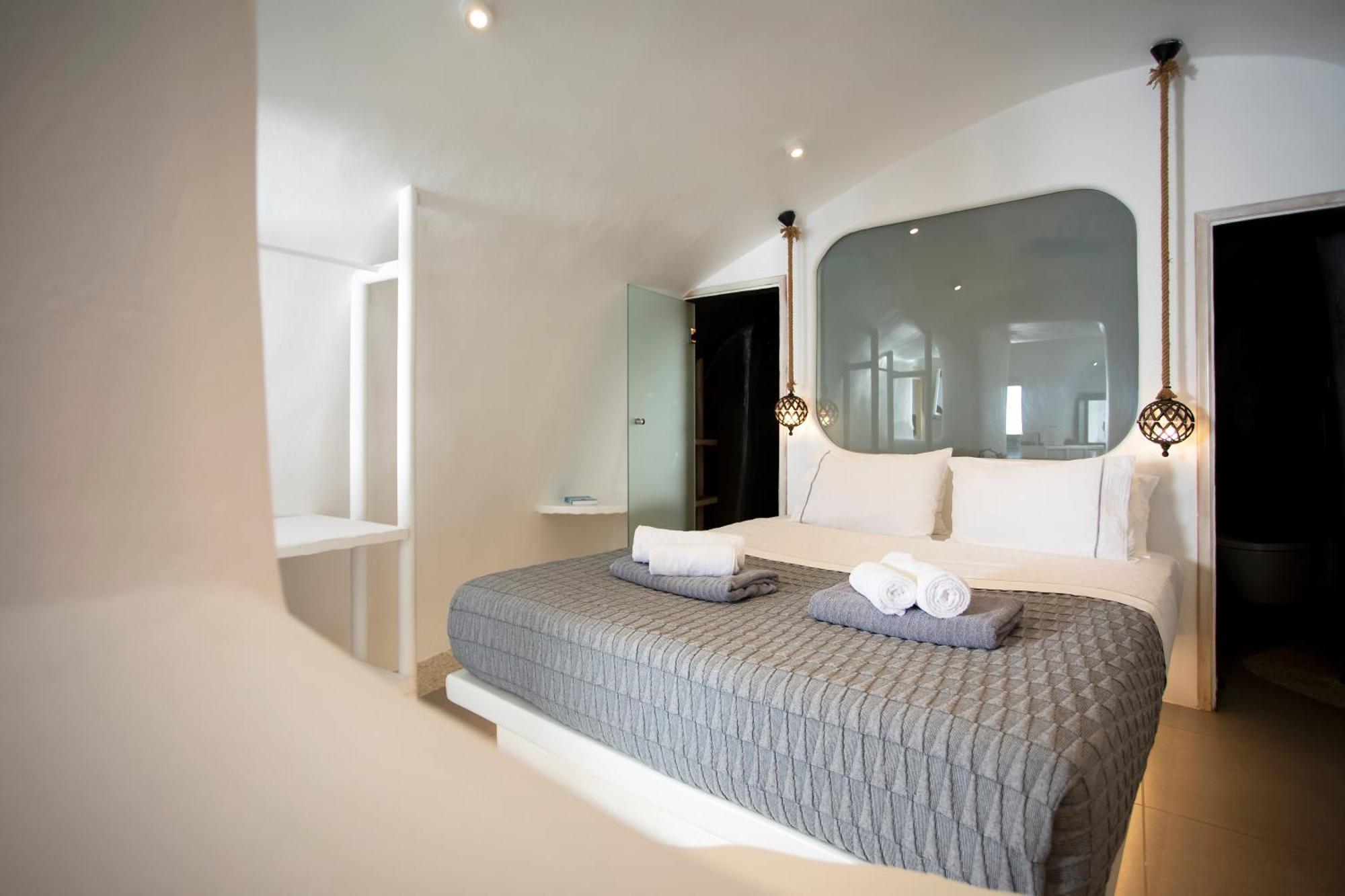 Oia Angle Cavehouse Villa Exterior photo