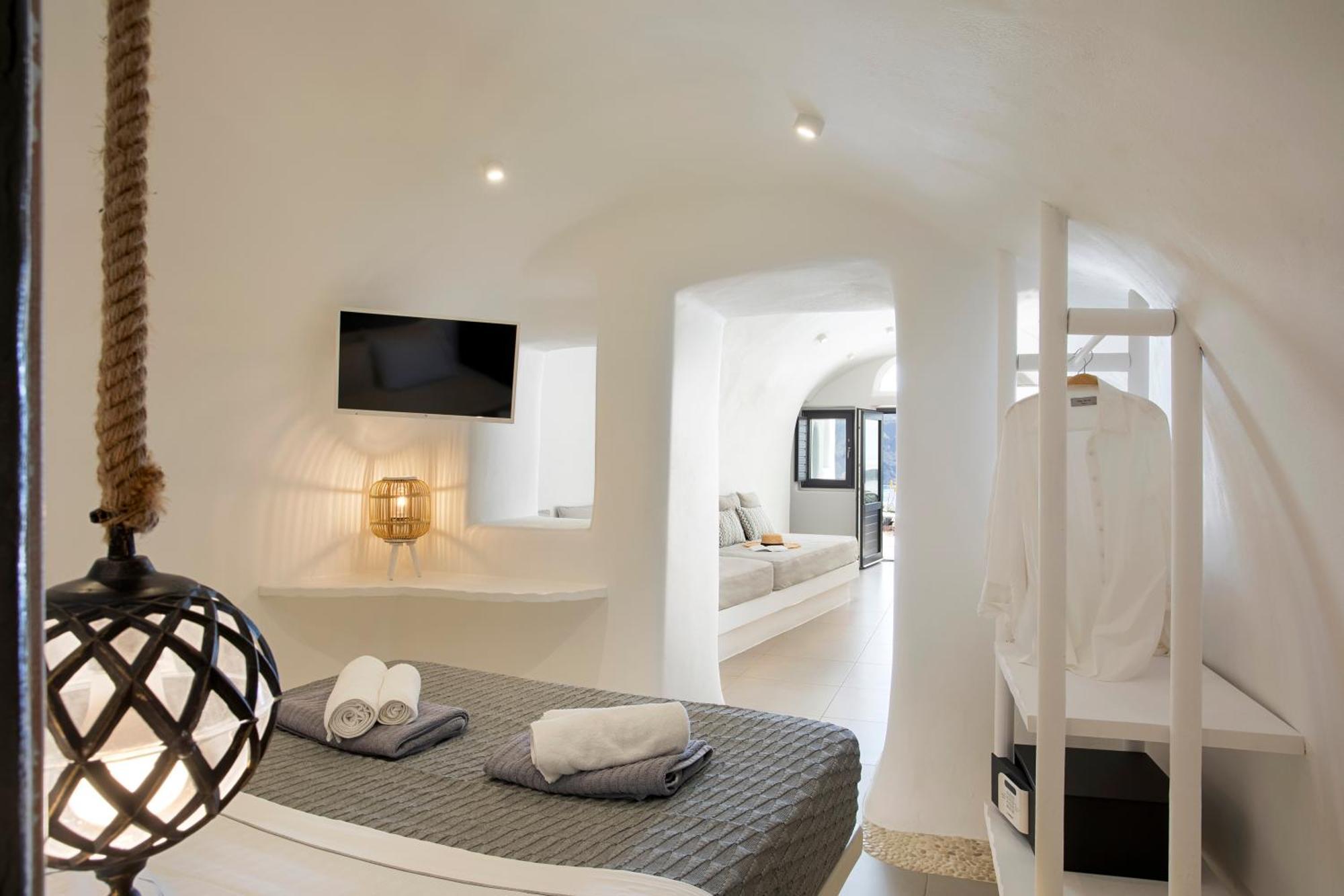 Oia Angle Cavehouse Villa Exterior photo